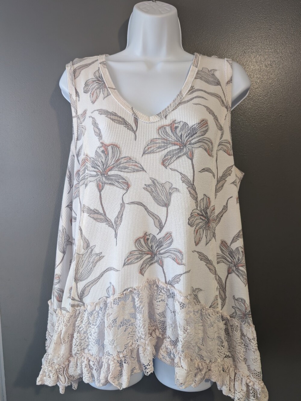 Cato Women’s XL Floral Rib Knit Tank Top Lace Trim Handkerchief Hem Sleeveless